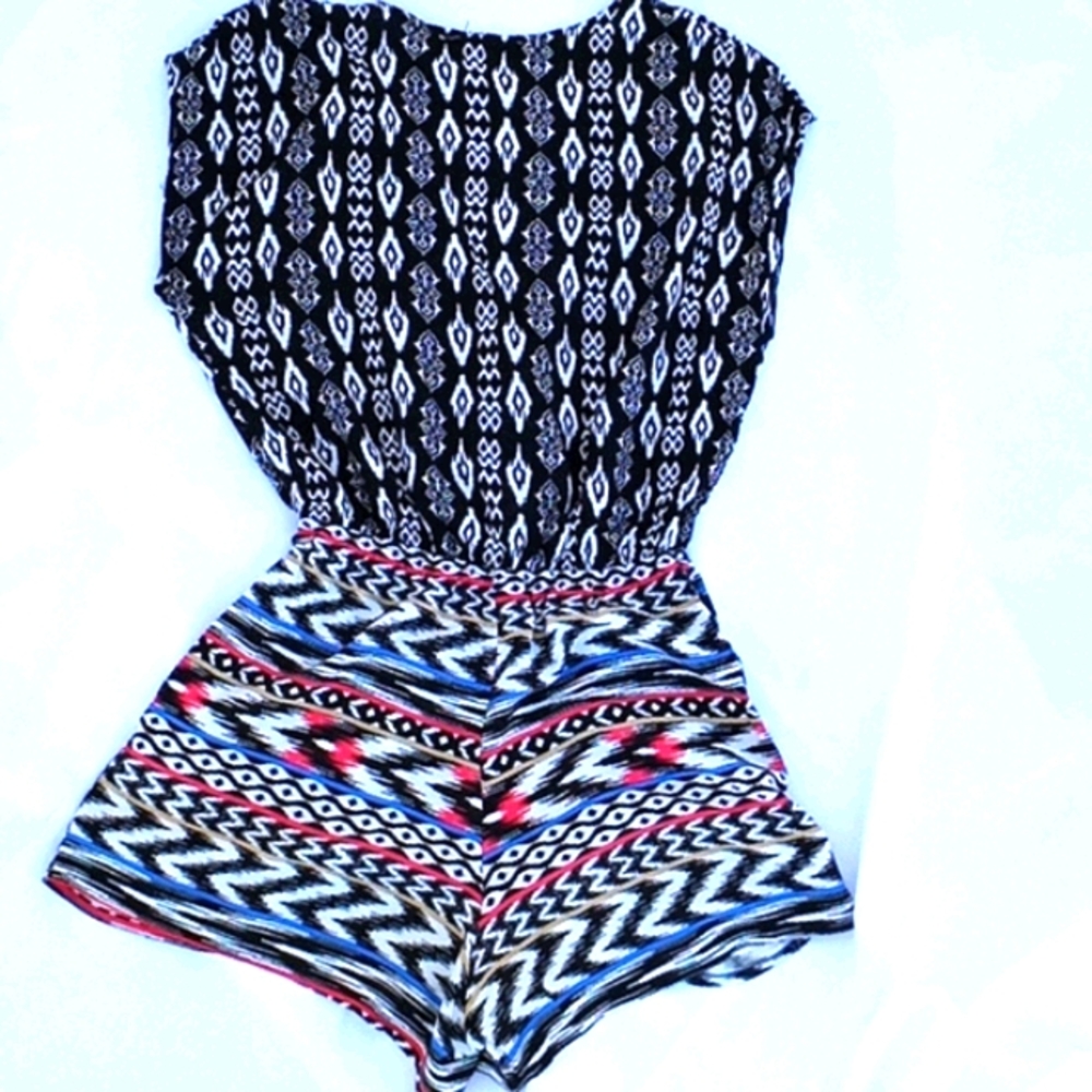 Stiletto Short Romper - Picture 5 of 7